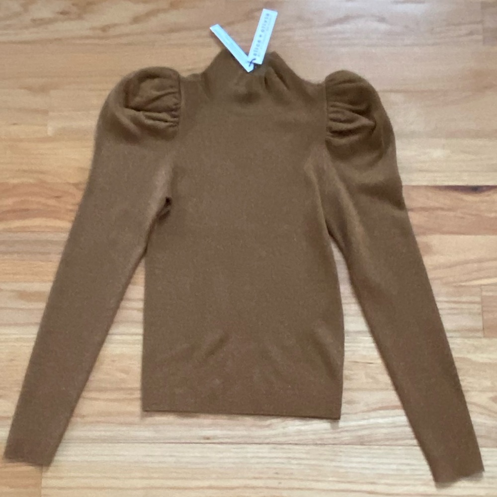 NWT Alice and Olivia Issa Puff-Sleeve Turtleneck in Camel Metallic (Size XS)